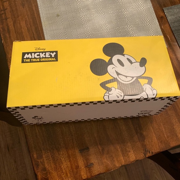 Limited Mickey Mouse vans - Picture 6 of 8